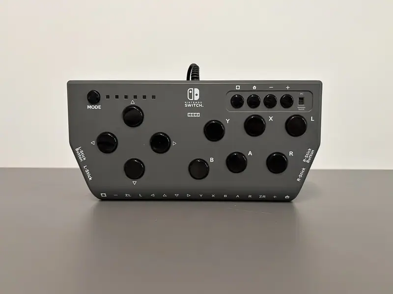 Controle de videogame adaptado visto de perto