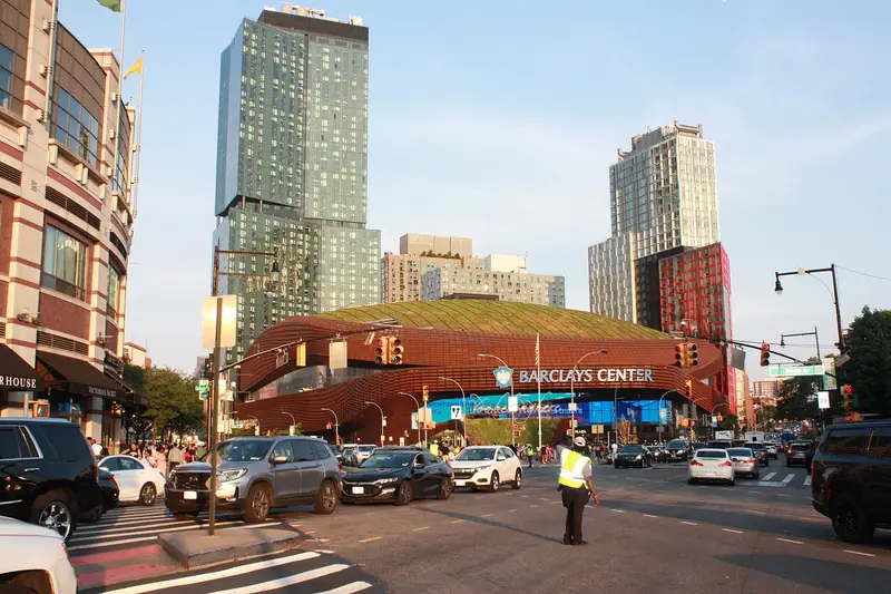 Fachada do Barclays Center, no Brooklyn, sede da final do Worlds 2026